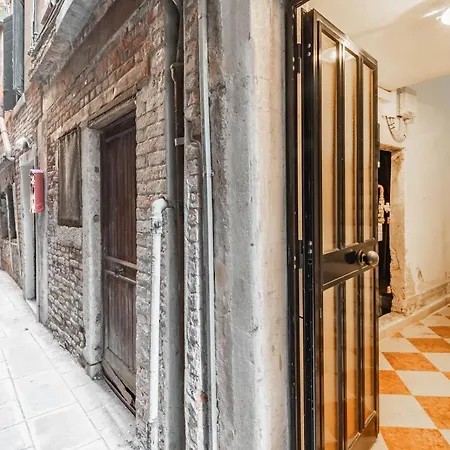 The Red Door * Venecia