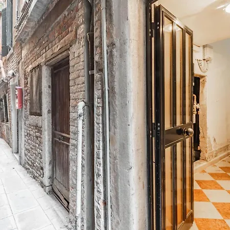 The Red Door * Venecia