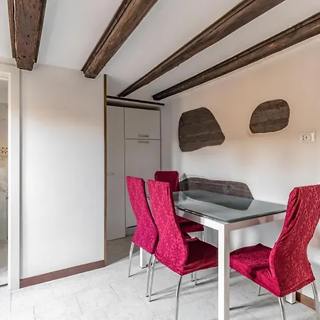 The Red Door Appartement *