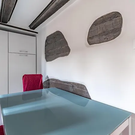 The Red Door Appartement *
